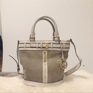 EUC Michael Kors White/Stone Bucket Crossbody Bag